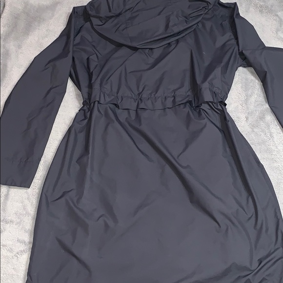 EVERLANE Lightweight Shell Jacket - Picture 5 of 7